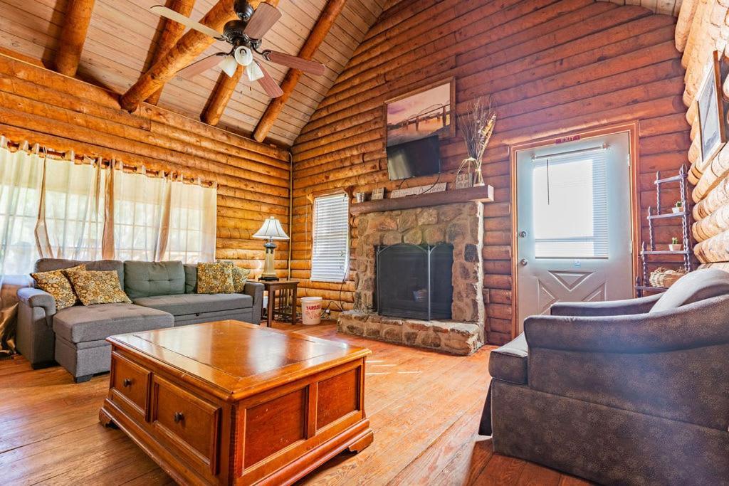 Вилла Authentic Log Cabin Mins From Chatts Best Sites Чаттануга Экстерьер фото