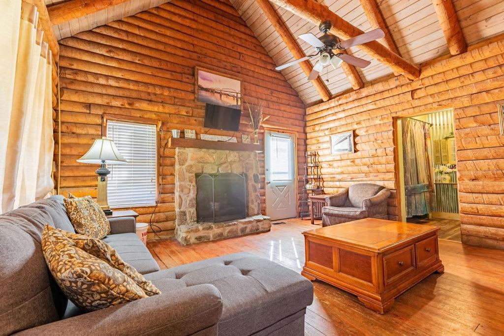 Вилла Authentic Log Cabin Mins From Chatts Best Sites Чаттануга Экстерьер фото