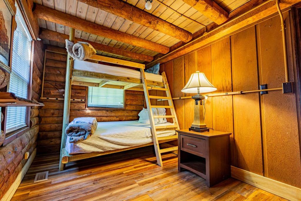 Вилла Authentic Log Cabin Mins From Chatts Best Sites Чаттануга Экстерьер фото