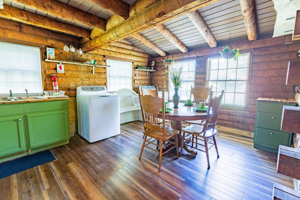 Вилла Authentic Log Cabin Mins From Chatts Best Sites Чаттануга Экстерьер фото