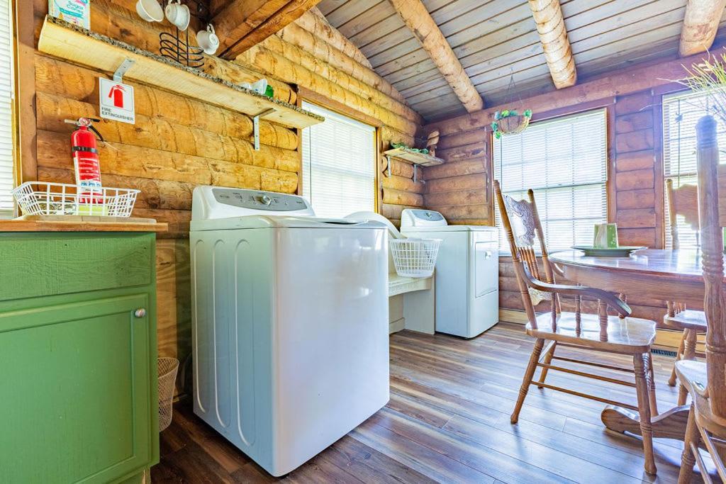 Вилла Authentic Log Cabin Mins From Chatts Best Sites Чаттануга Экстерьер фото